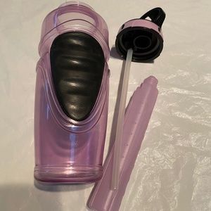 Travel drink bottle with built in straw and ice tube holds up to 32 ox